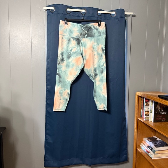 Athleta Elation 7/8 tights. NWOT. - Picture 2 of 4